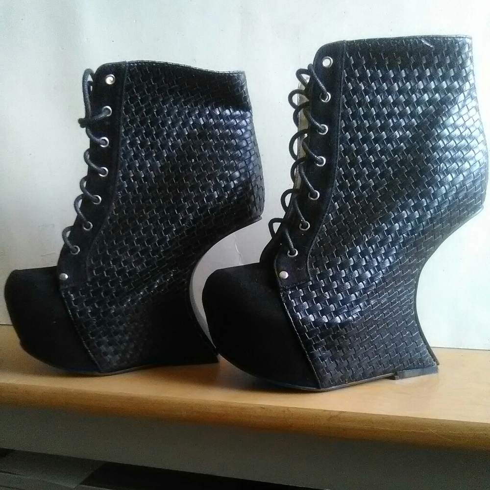 Makers Invisible heel Booties